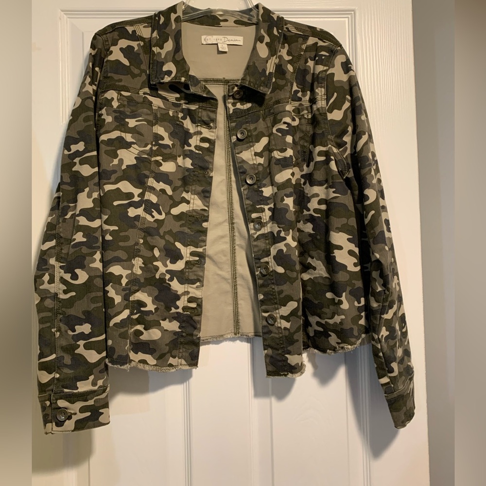 Camo denim jacket juniors L